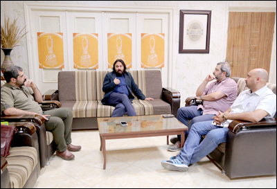 تئاتر کشور گلخانه‌ای اداره شده است