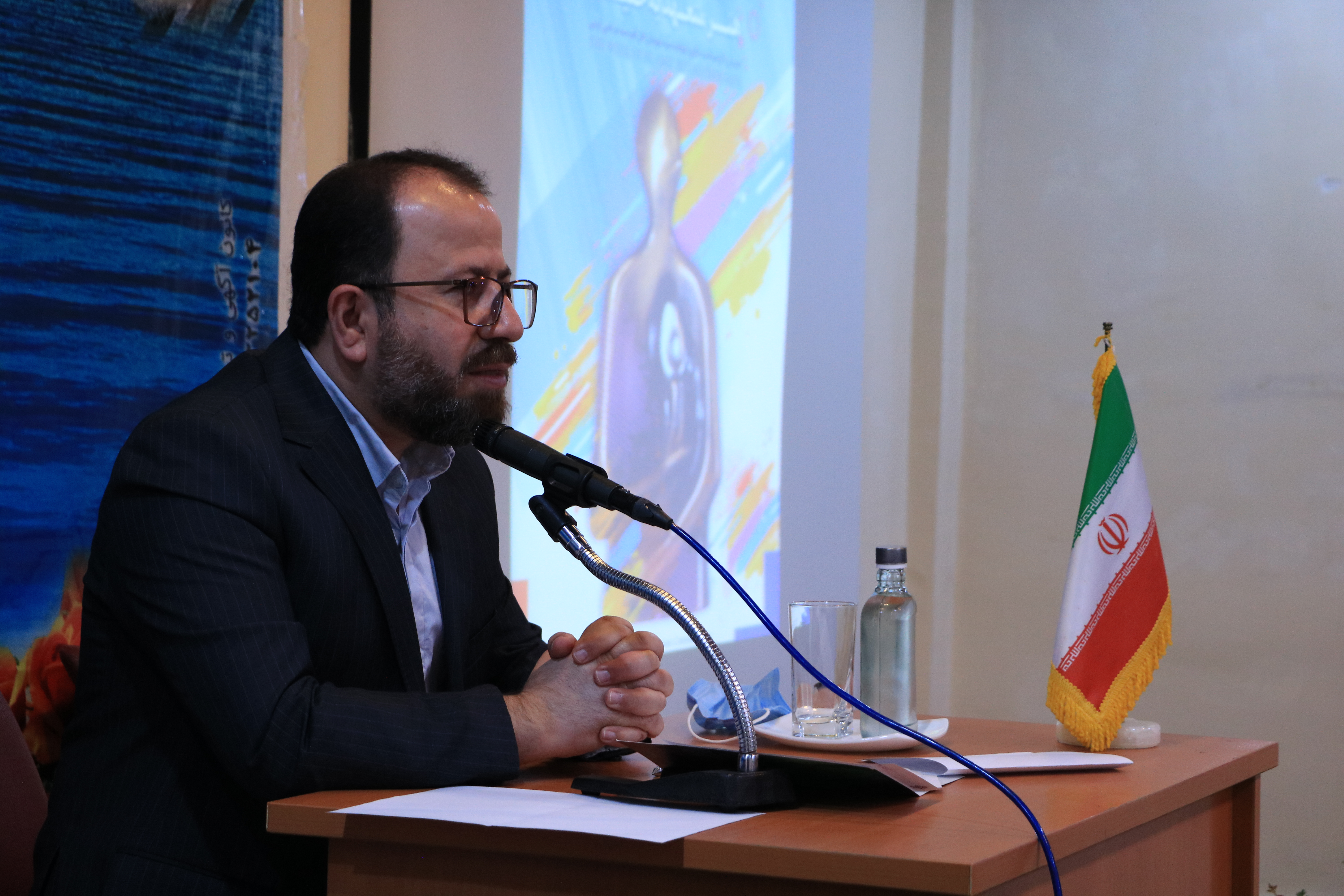 برگزاری نشست مطبوعاتی با حضور اهالی رسانه و مطبوعات همزمان با هفته هنر انقلاب اسلامی از سوی  حوزه هنری گیلان