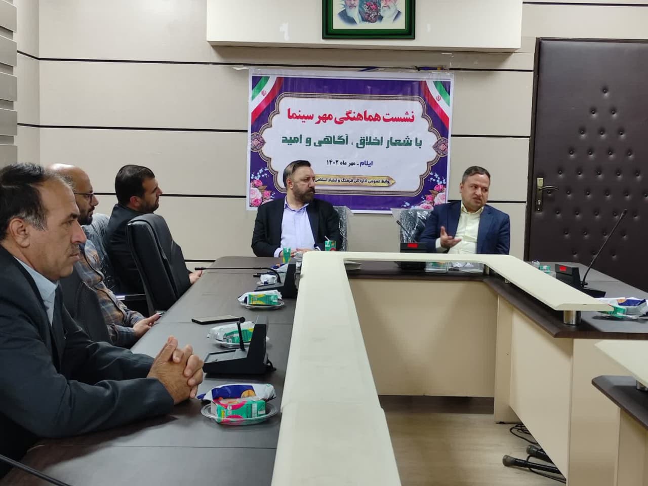«نشست هماهنگی مهر سینما در حال برگزاری ست»